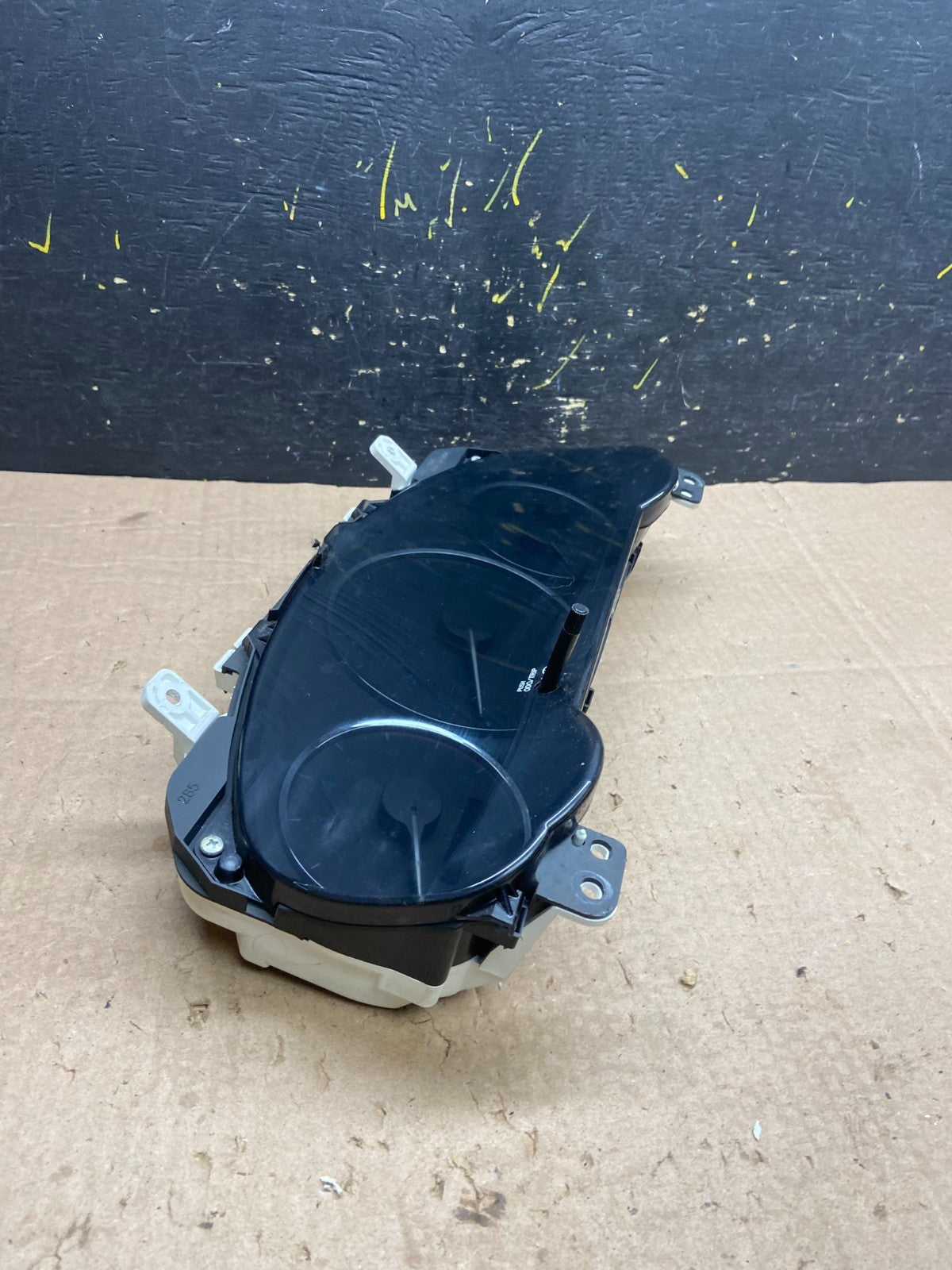 2006 Toyota Sienna Speedometer Cluster Gauge OEM Z1610 DG3