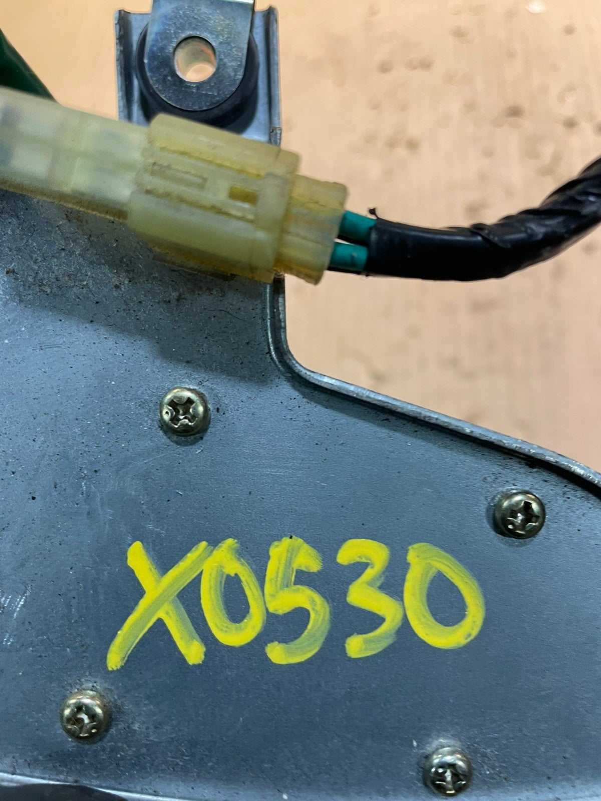 2000 to 2003 Subaru Forester Rear Wiper Motor X0530 DG7