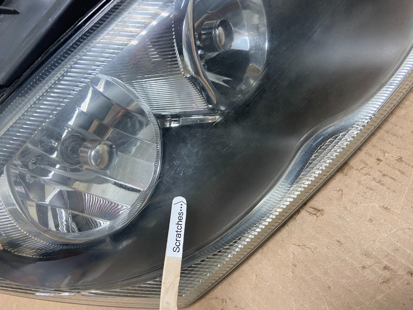 2004 to 2006 Chrysler Pacifica Headlight Right Passenger Halogen OEM Y1038 DW3