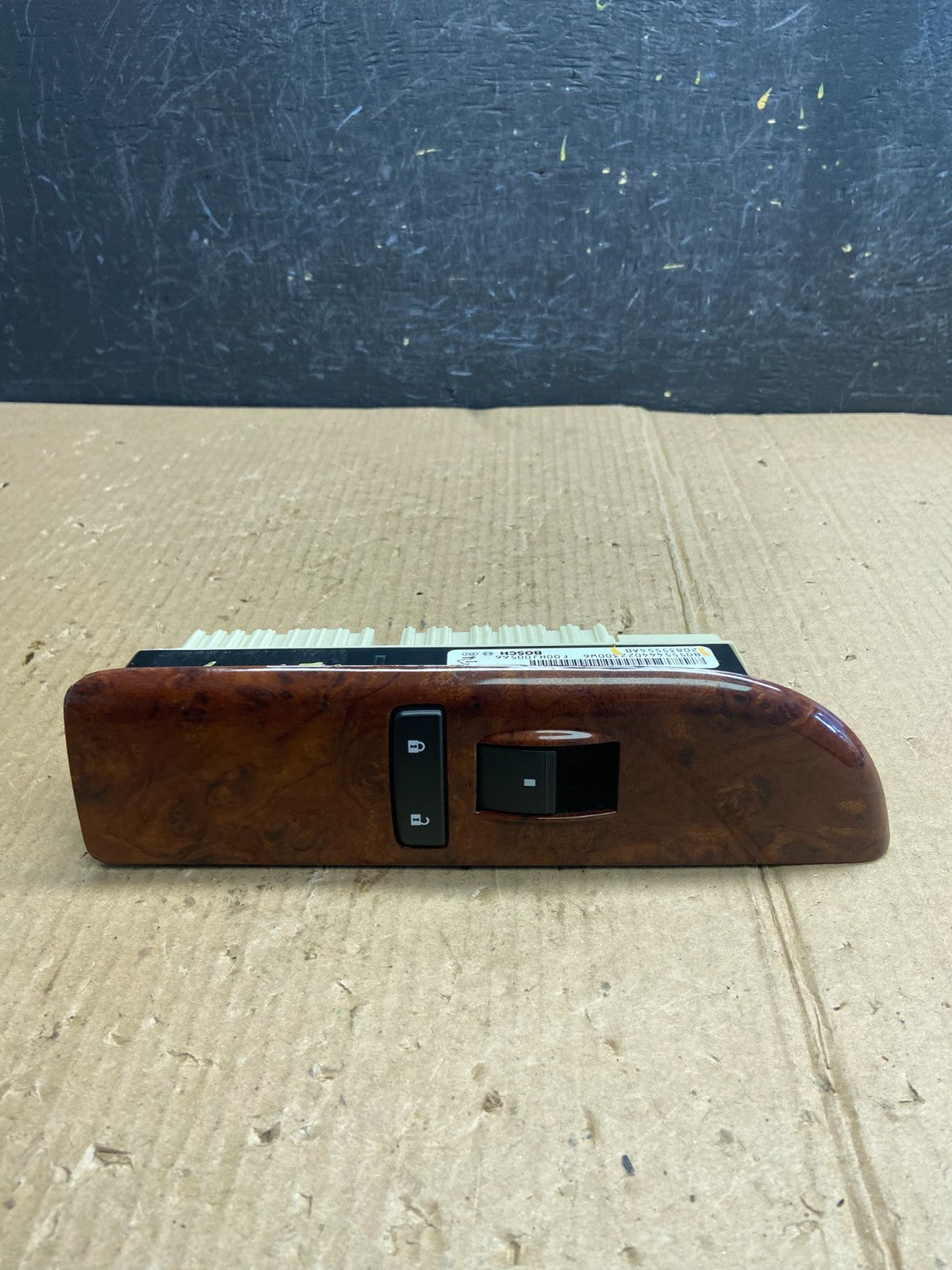 2007-2014 Tahoe Yukon Suburban Escalade Passenger Window Switch Control AE40090