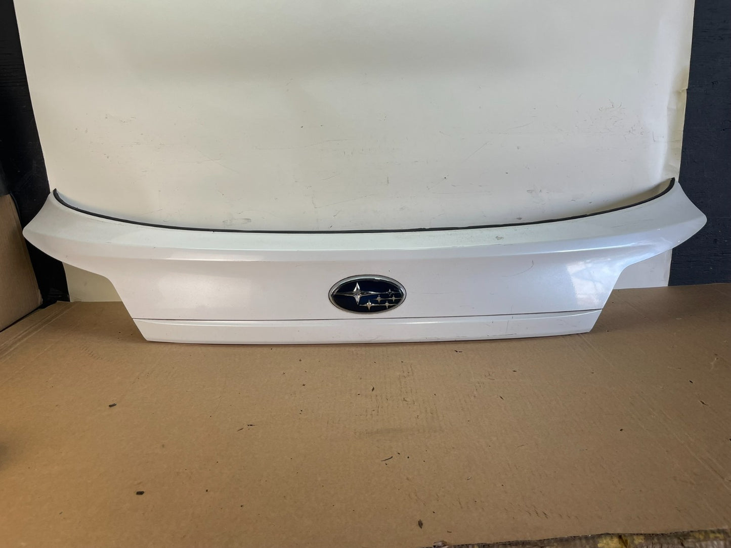 2010-2014 Subaru Outback Rear Liftgate Trunk Panel Trim Molding AG2951 DG0