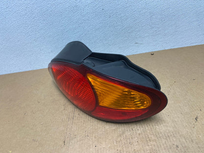 1999 2000 Hyundai Elantra Sedan Right Passenger RH Tail Light OEM AC2900 LK1