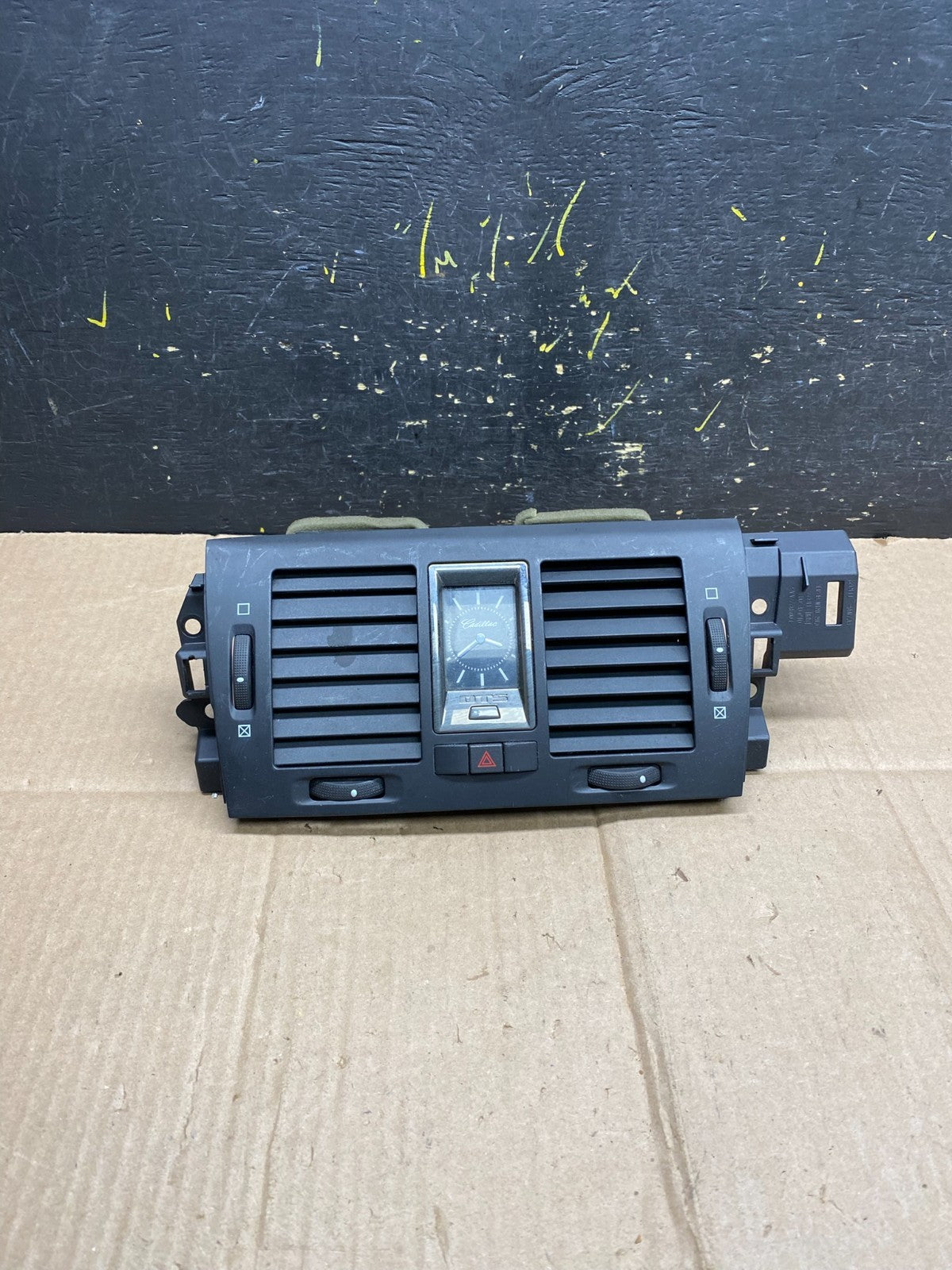 2006 to 2011 Cadillac DTS Dash Center Air Vent Heater Bezel AA4721 DG0