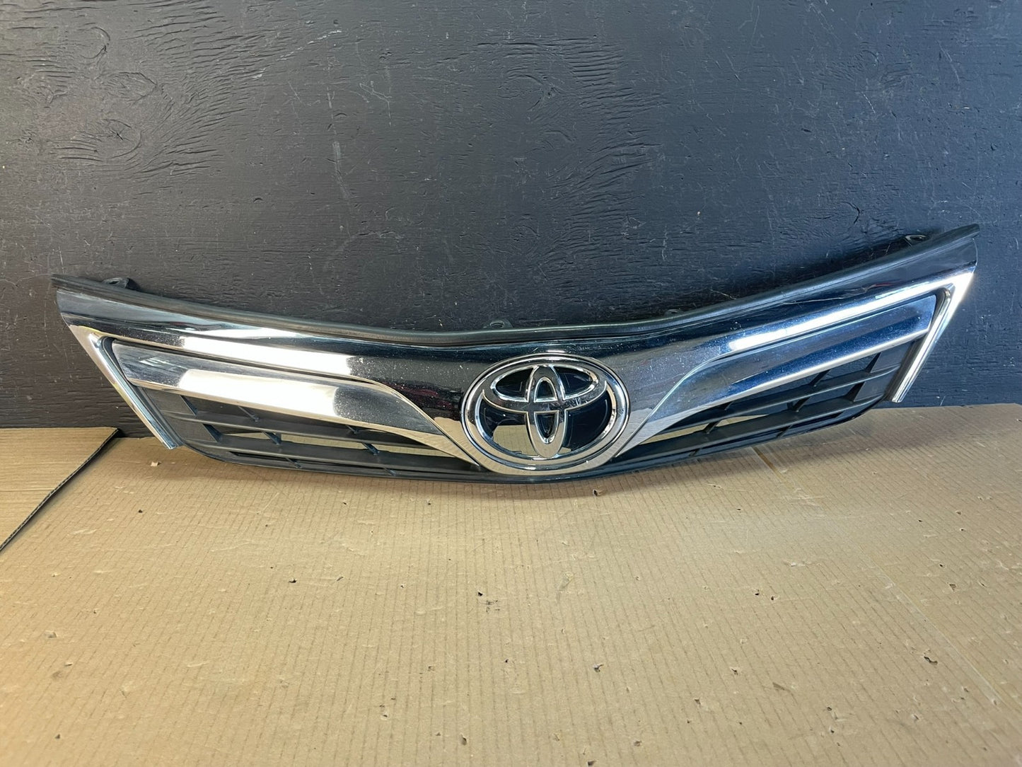 2012 to 2014 Toyota Camry LE / XLE Grille Front Bumper Upper Grill Mesh AE36950