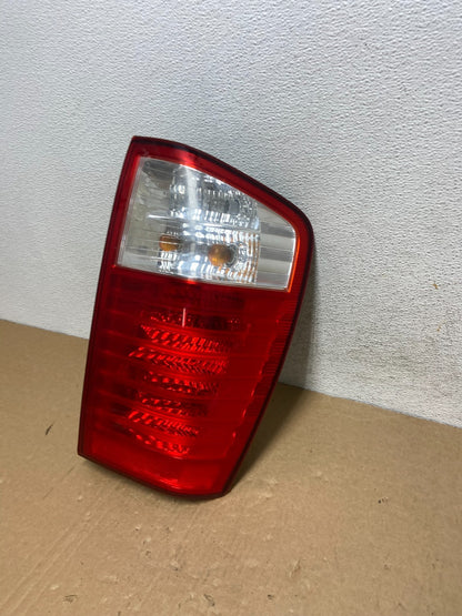 2007 to 2010 Kia Sedona Right Passenger RH Side Tail Light AF99641