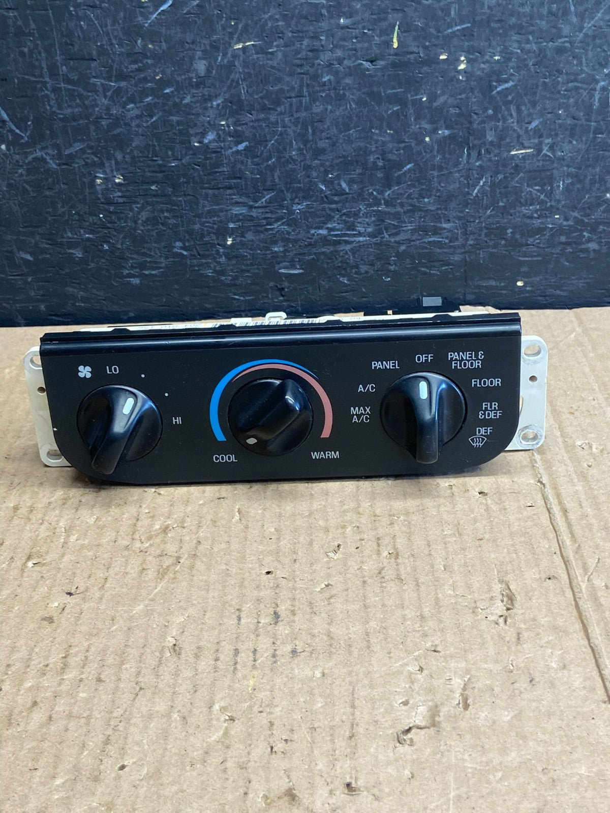 1997 to 2004 Ford F150 F250 Expedition Heater A/C Climate Control AE38540