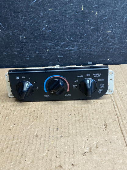 1997 to 2004 Ford F150 F250 Expedition Heater A/C Climate Control AE38540