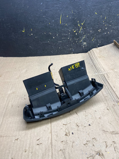 2004 to 2009 Cadillac SRX Front Center Dash A/C Air Vent X1889 DG4