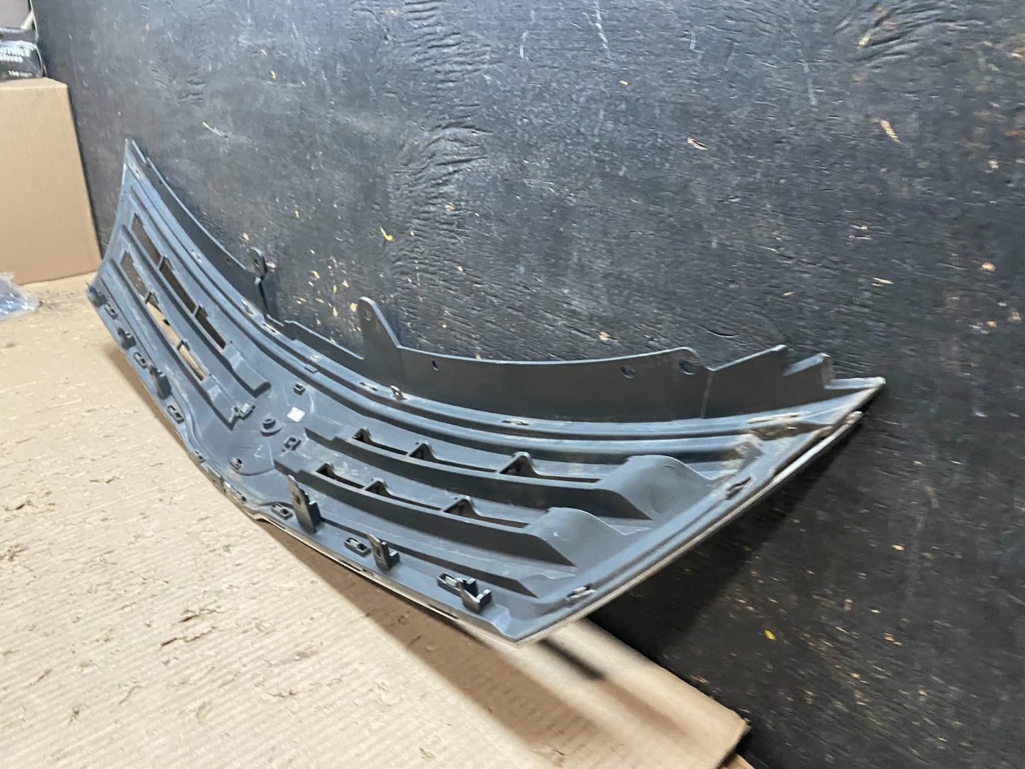 2010 to 2012 Nissan Versa Hatchback Front Upper Grill Grille Oem  X9379 DG5