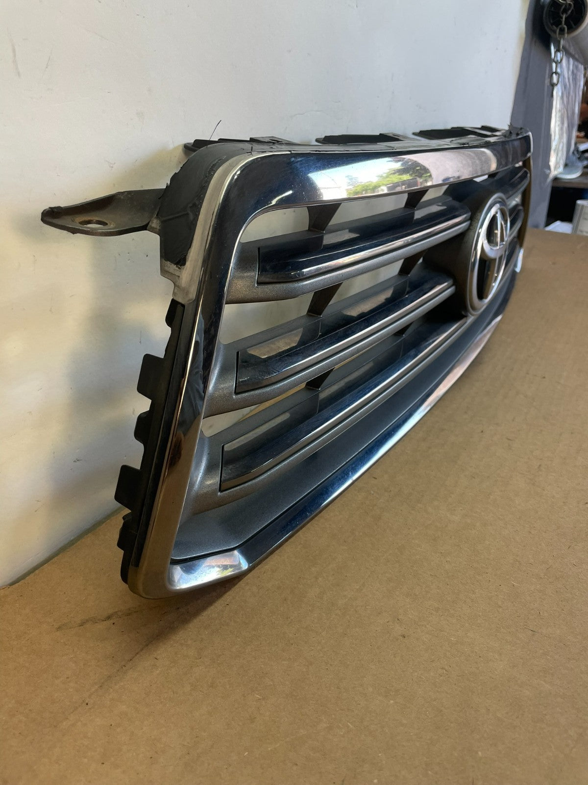 2008 to 2010 Toyota Highlander Front Upper Grille Grill With Emblem OE AF8725 DG2