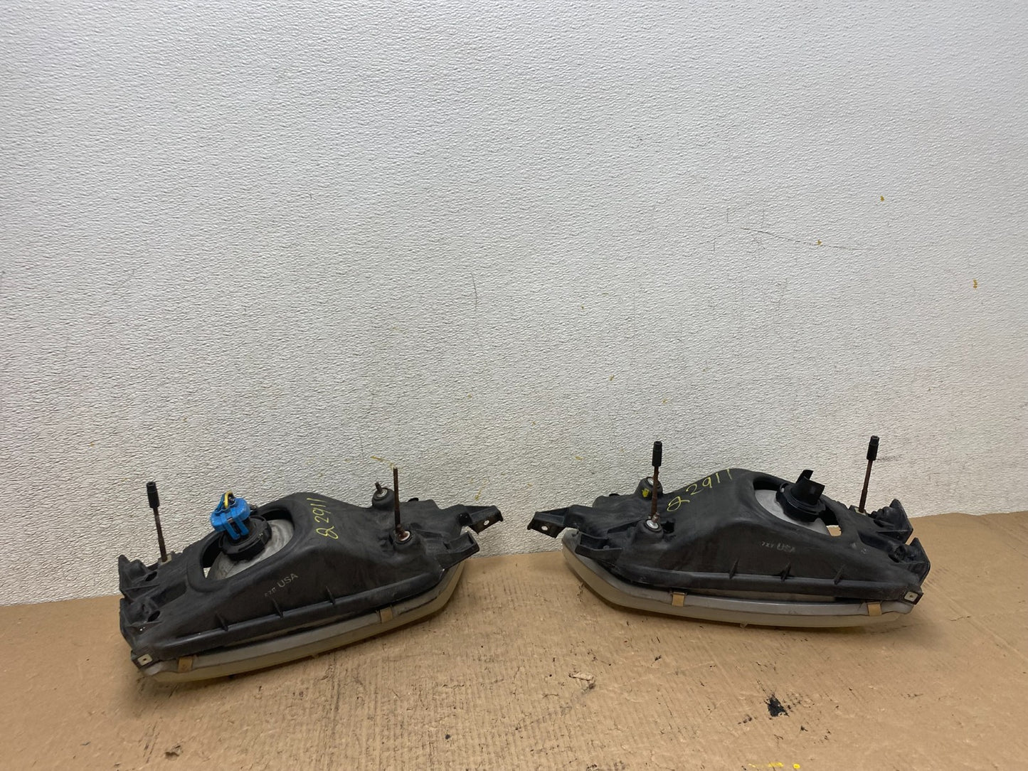 1997 to 1999 Nissan Maxima Left+Right Side Headlights Halogen Q2911 DW8