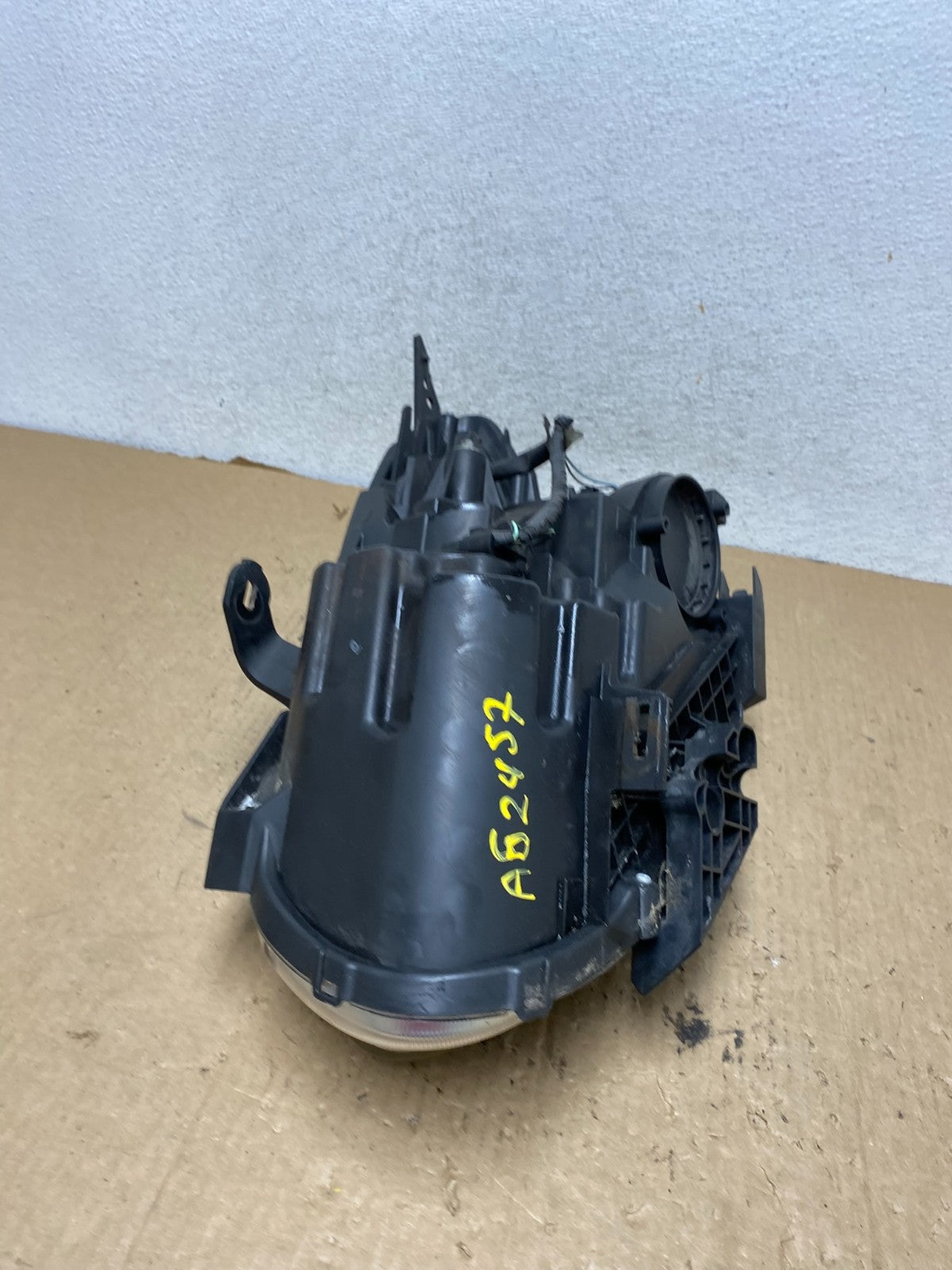 2009-2013 Nissan Rogue Right Passenger Halogen Headlight AG2457 DW9