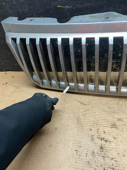 2002 to 2005 Mercury Mountaineer Front Upper Grill Grille Oem V9584 DG6
