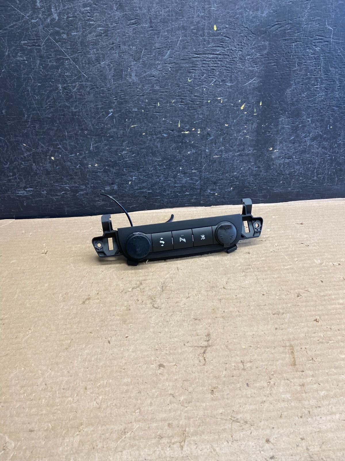 2007 - 2014 Chevrolet Tahoe Yukon Pedal Traction Control Switch AH3951 DG0