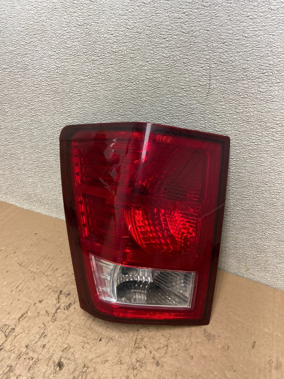 2007 2008 2009 2010 Jeep Grand Cherokee Left Driver Lh Tail Light Y0807 DW0
