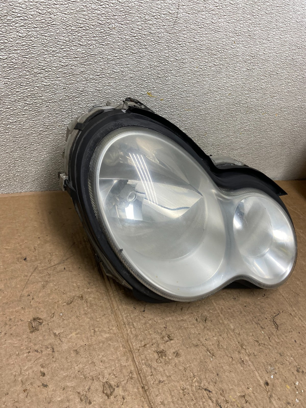 2005 to 2007 Mercedes-Benz C-Class Right Passenger Side Headlight Oem AA4246 DW2