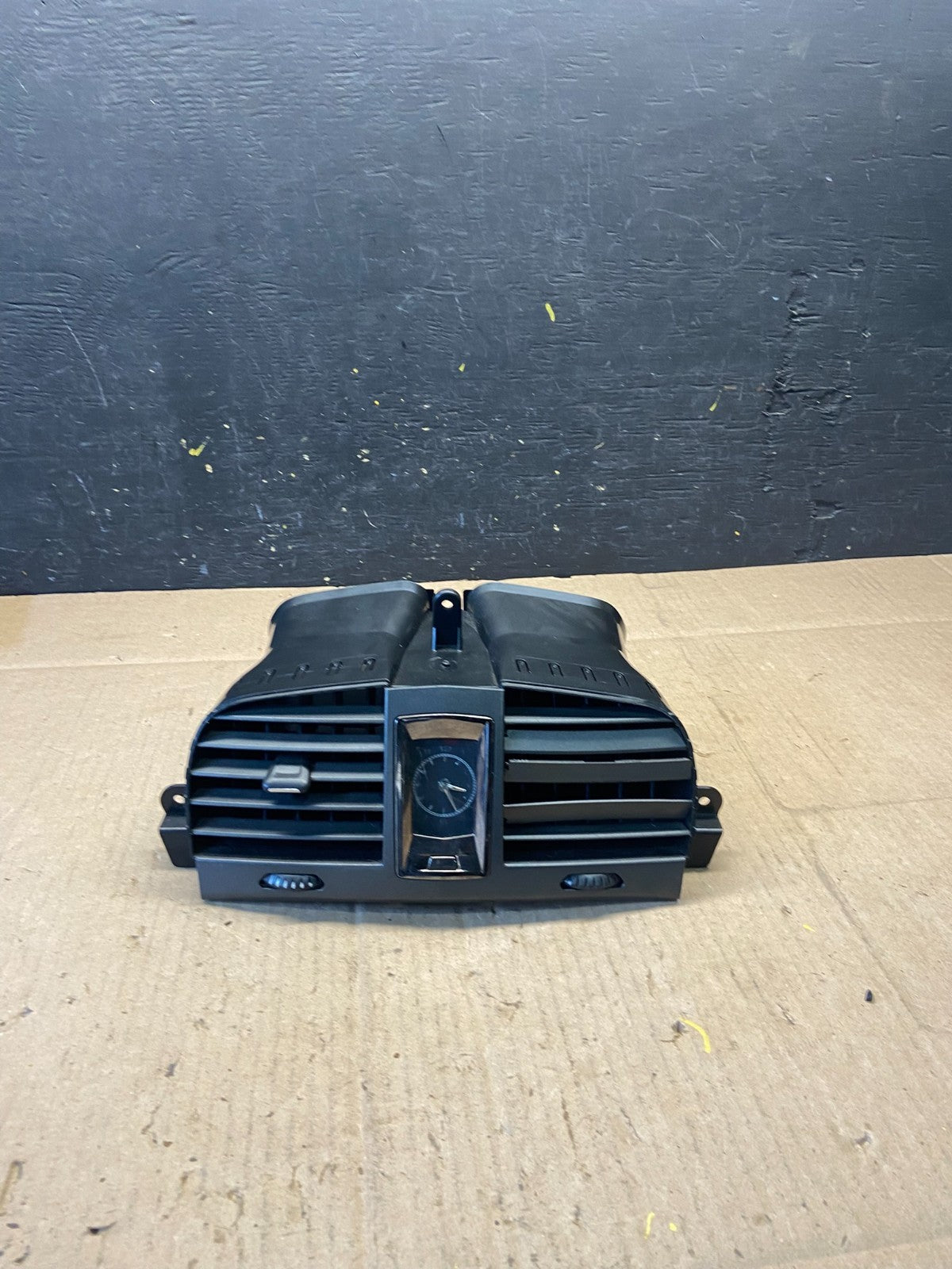2007 to 2009 Cadillac SRX Front Center Dash Clock Air Vent P9351 DG0