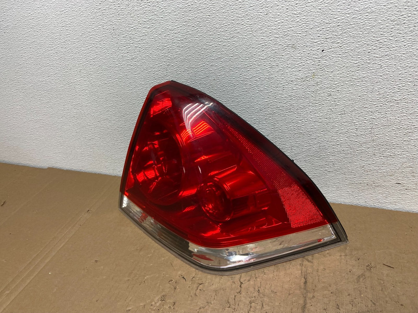 2006 - 2012 Chevrolet Impala Tail Light Right Passenger RH Side AC7350 DW1