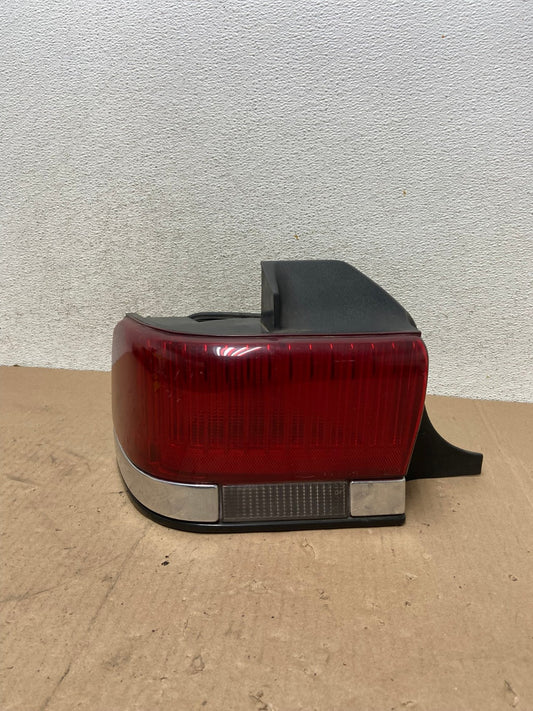 1990 to 1993 Lincoln Continental Left Driver LH Side Tail Light AG4732 LK0