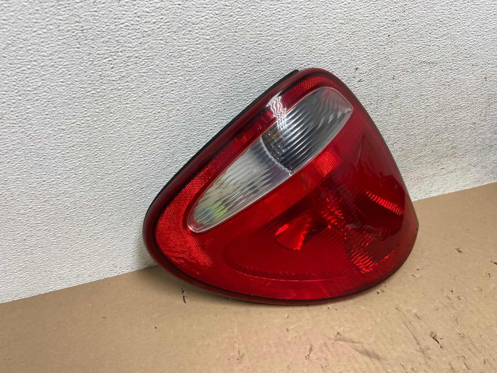2001 to 2003 Dodge Grand Caravan Left Driver Lh Tail Light AE8750 LK2