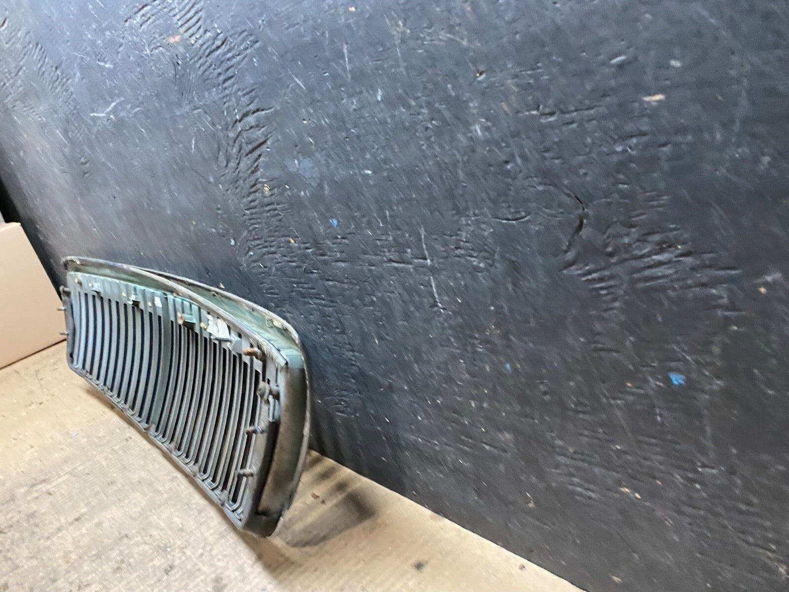 2002 to 2005 Hyundai XG350 Front Upper Grill Grille W/Emblem N20694