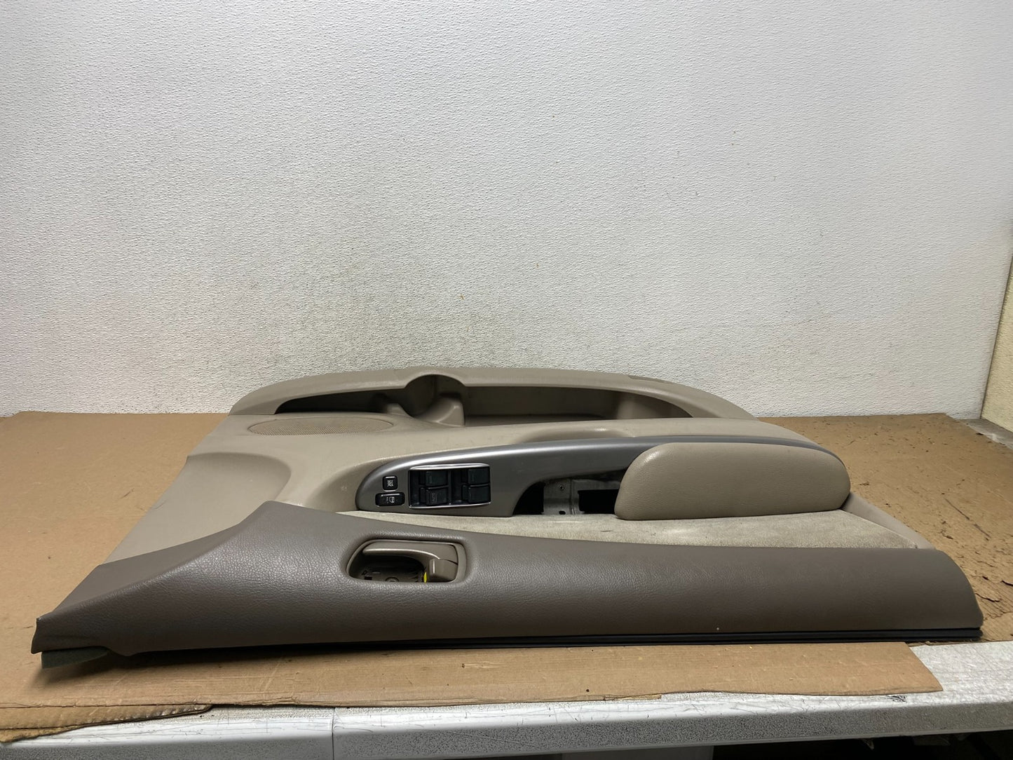2005 to 2010 Toyota Sienna Left Driver Front Door Trim AF49724