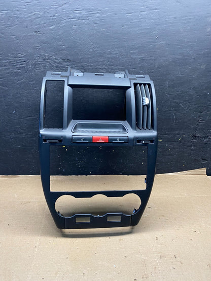 2008 - 2012 Land Rover LR2 OEM Center Radio Climate Dash Air Vent Bezel R2545 DG0