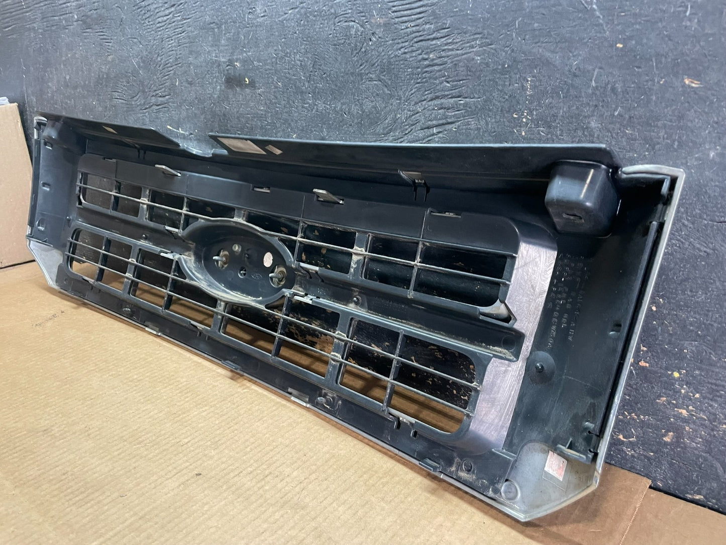 2008 to 2012 Ford Escape Front Upper Grill Grille Oem AA9066 DG6