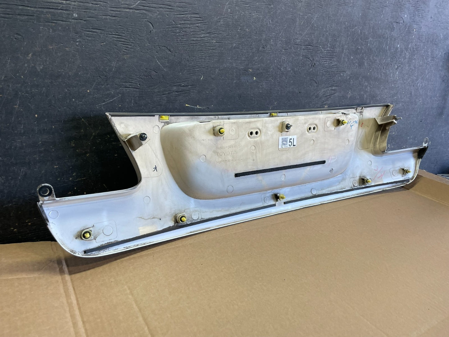 2007-2011 Lexus GS350 Trunk License Plate Trim Panel Cover 76801-30140 AB2941 DG7