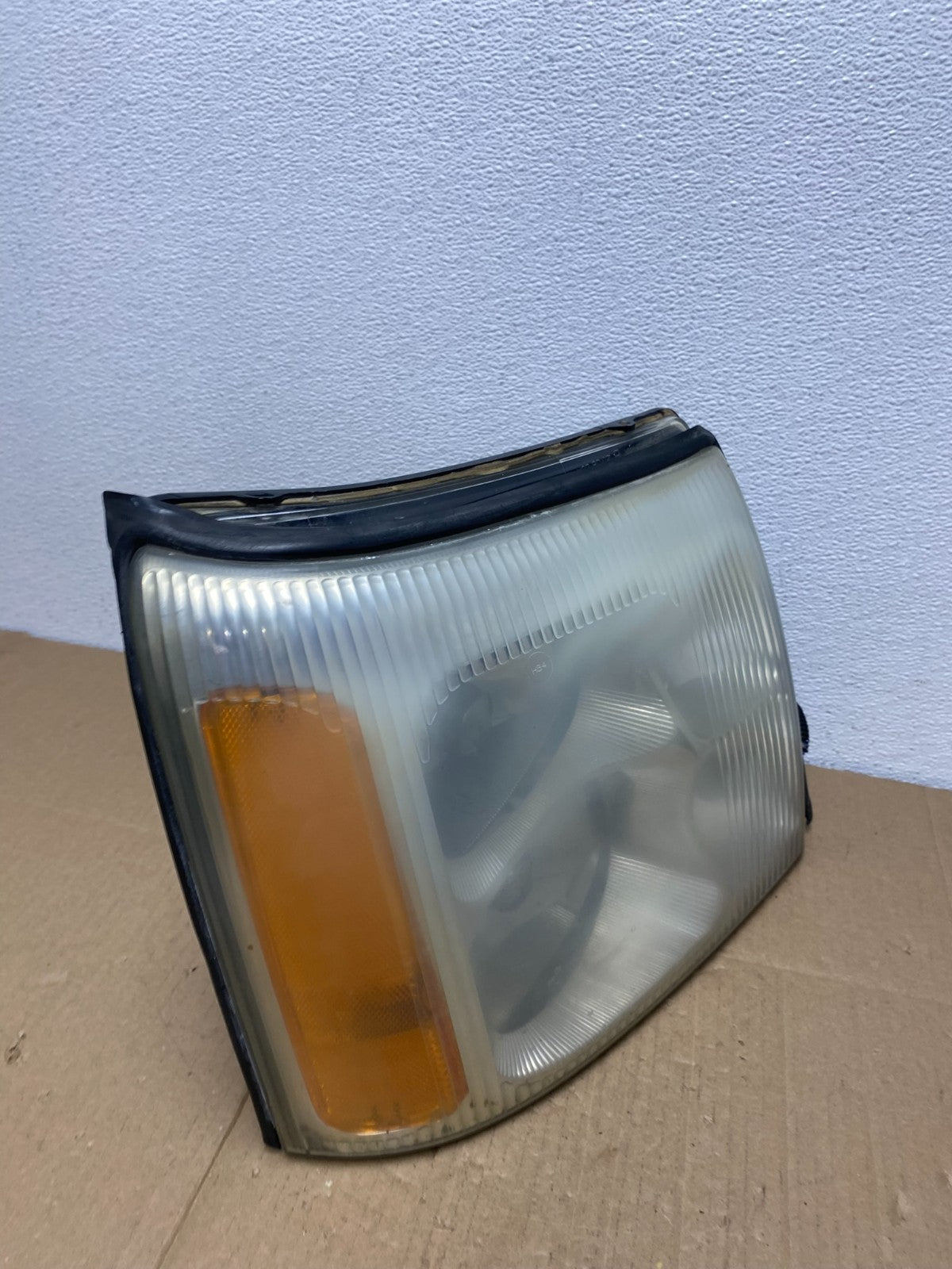 2002-2006 Cadillac Escalade Right Passenger Side Xenon HID Headlight Oem AB81272
