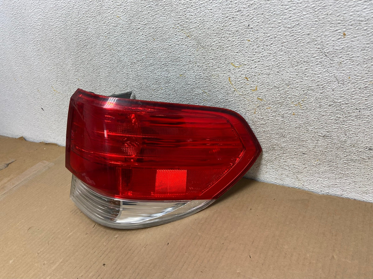 2008 2009 2010 Honda Odyssey Right Passenger Side Tail Light AH3032 LK2