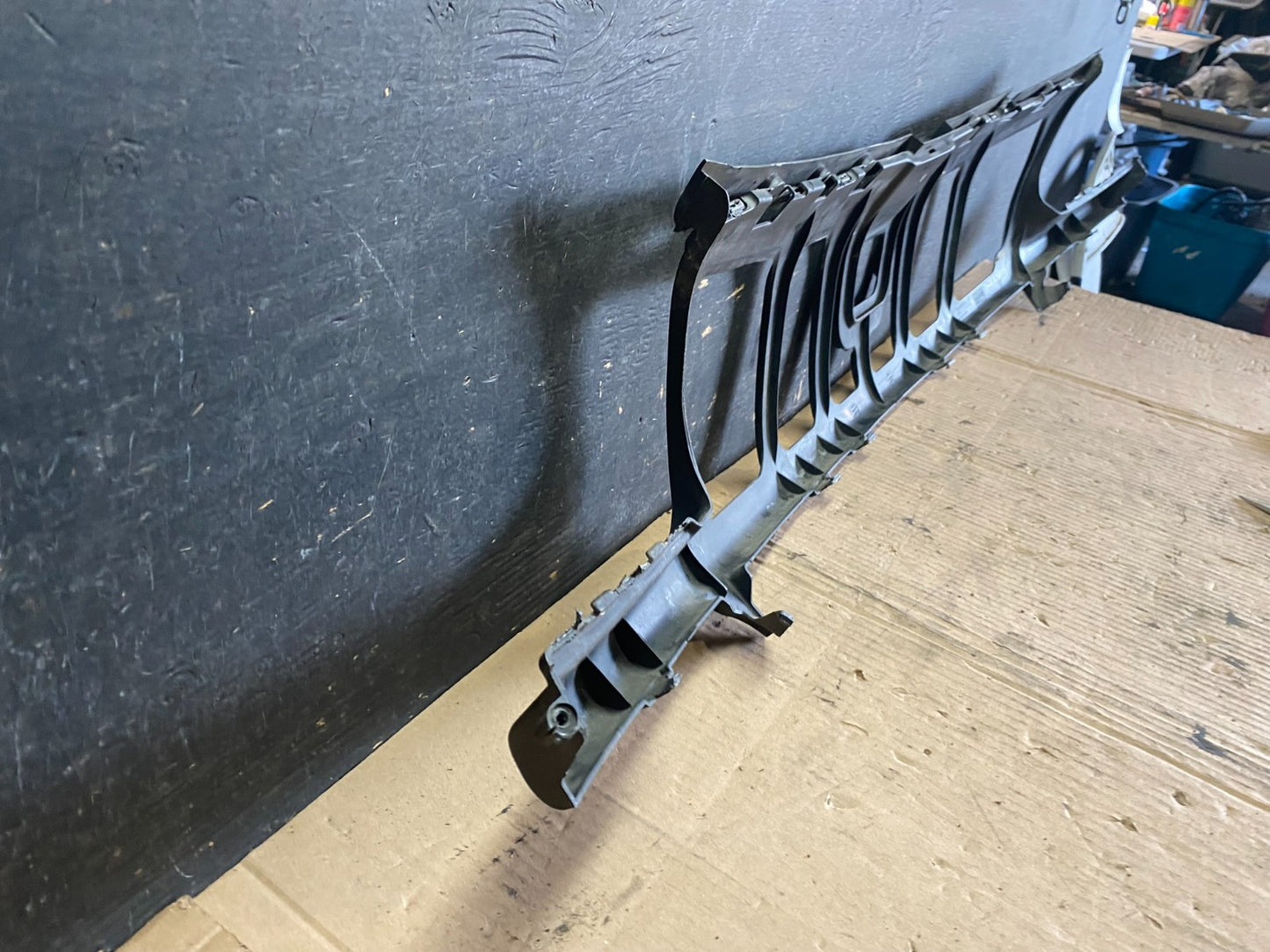 2008 to 2010 Porsche Cayenne Front Under Bumper Garnish 7L5853915 P8559 DG10