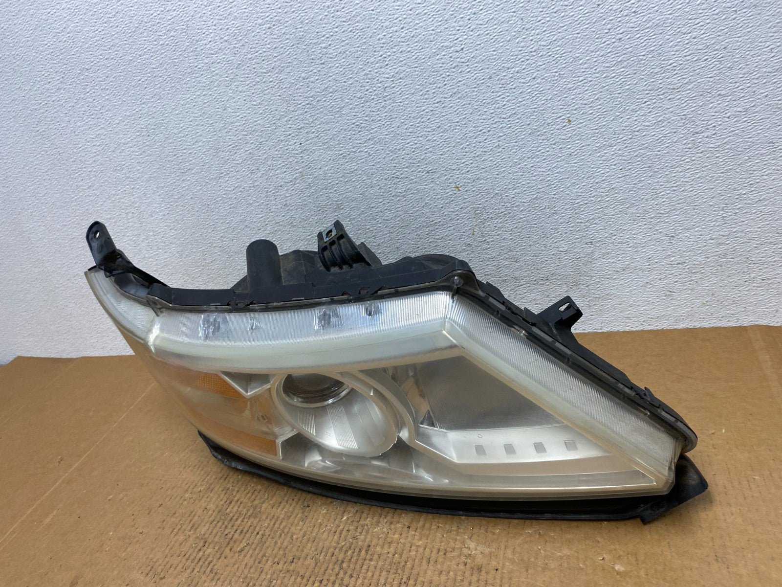 2011 to 2013 Honda Odyssey Front Right Passenger Headlight Halogen AE1240 DW1