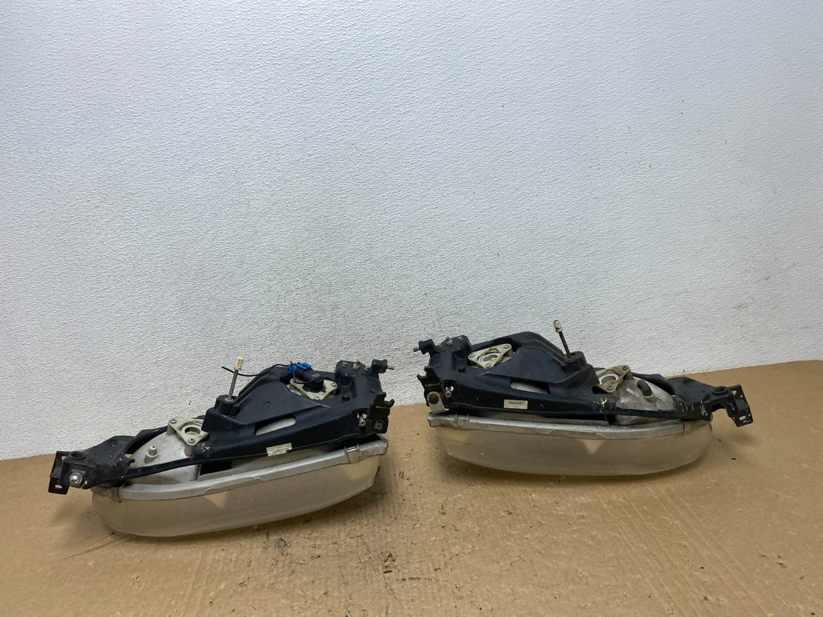 1995 - 1996 Toyota Camry Left+Right Side Set Halogen Headlights AG1327 DW9