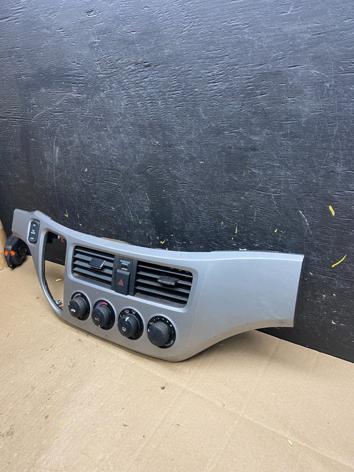 2005 to 2010 Honda Odyssey Radio Climate Control Dash Trim Bezel T9369 DG2