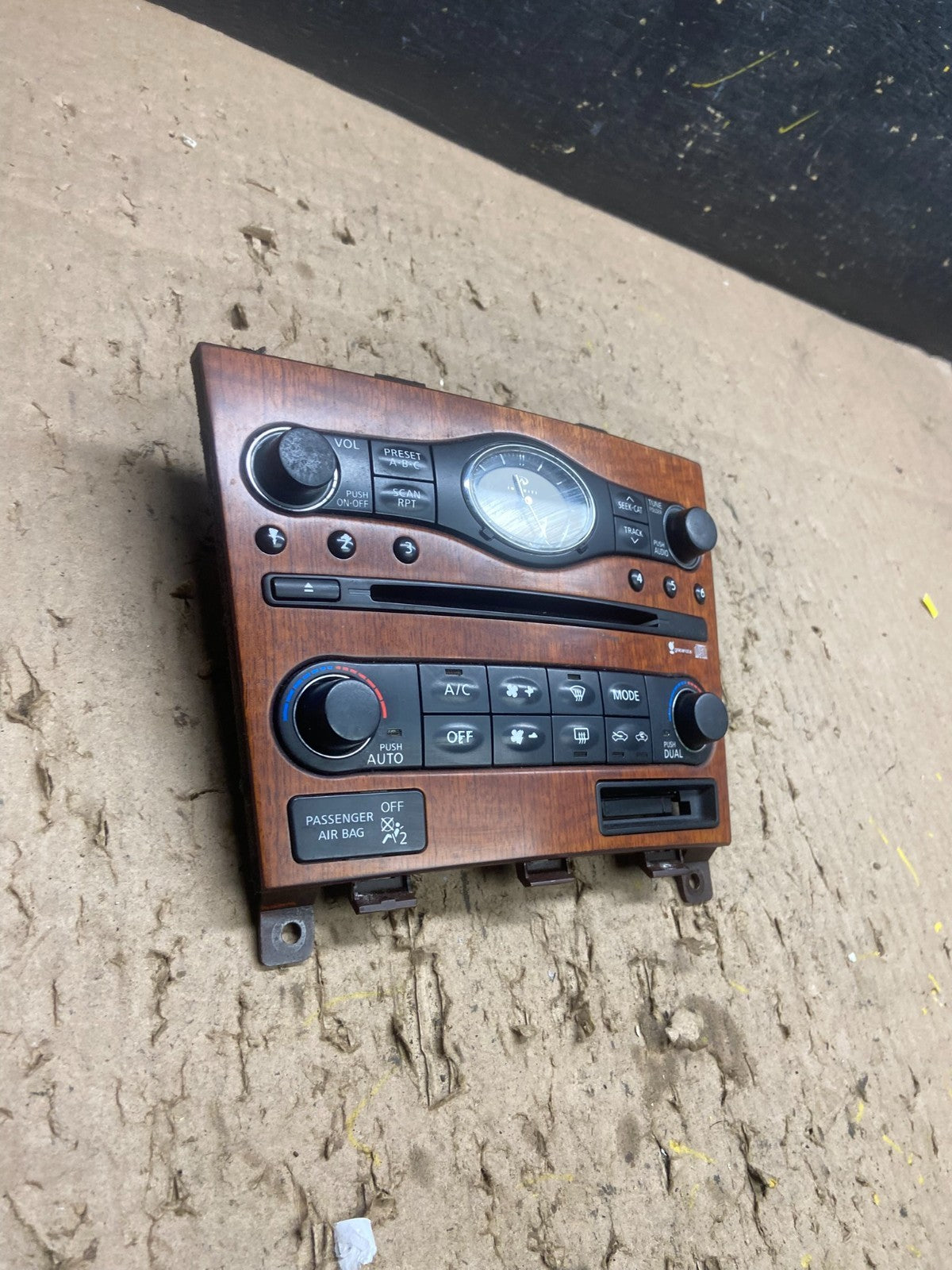 2007 to 2010 Infiniti G35 G37 Radio Player Climate Control Panel Bezel T8791  DG1