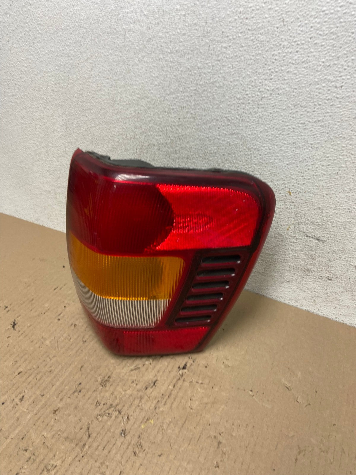 1999-2004 Jeep Grand Cherokee WJ Right Passenger Rh Tail Light AF5902 LK1