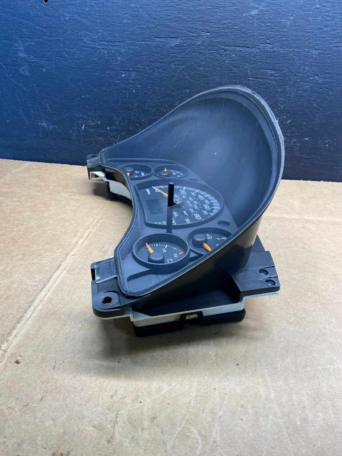 2004 to 2007 Chevrolet Express Speedometer Cluster Gauge AD3685 DG2