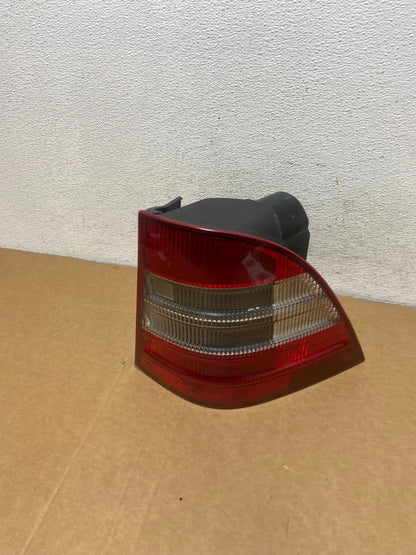 1998 to 2001 Mercedes ML320 ML-Class Right Passenger Rh Tail Light AD5275 LK0