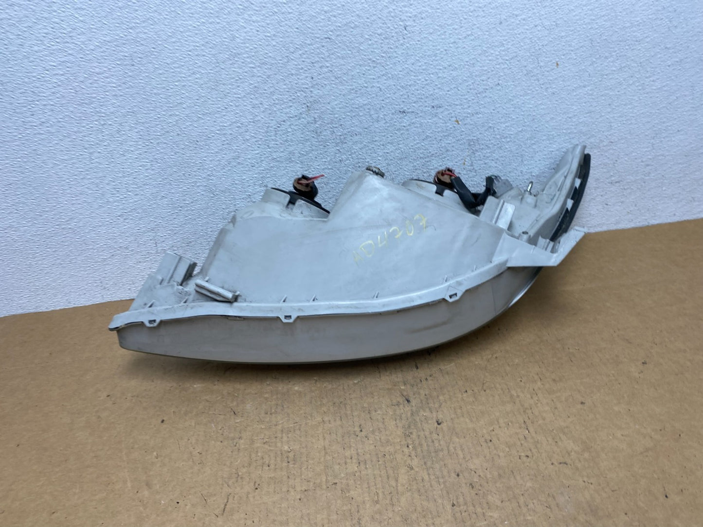 2002 to 2004 Toyota Camry Halogen Headlight Right Passenger Rh AD4707 DW5