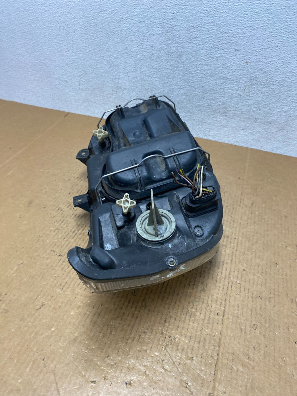 2005 to 2006 Mercedes Sprinter Headlight Left Driver Side Halogen AA9856 DG7