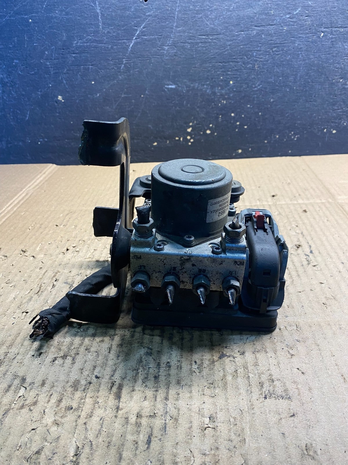 2018 2014 Chevrolet Express GMC Savana ABS Anti Lock Brake Pump ab2807 DG5