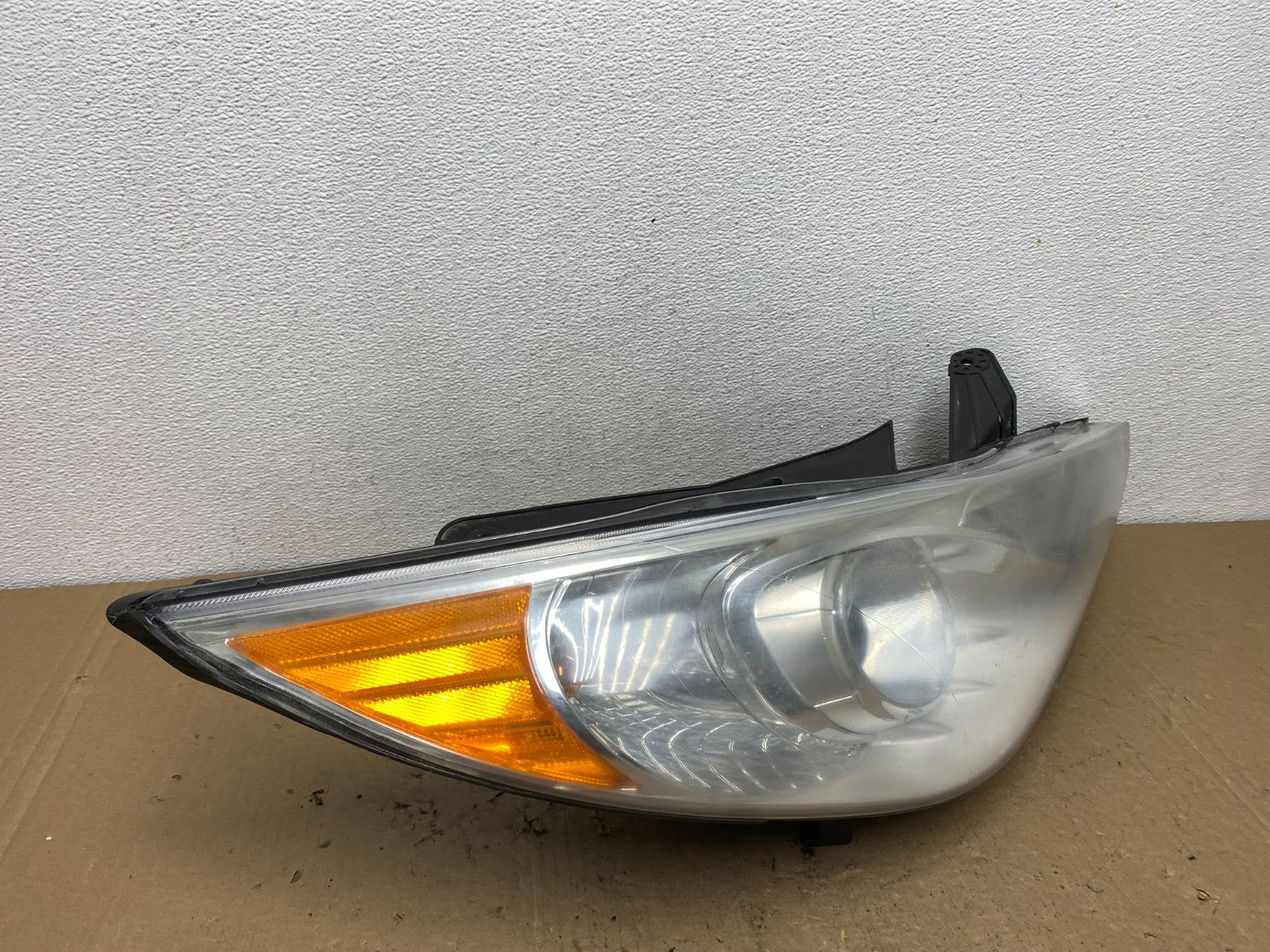2011 - 2014 Hyundai Sonata Right Passenger Rh Side Headlight Halogen AC6003 DW2