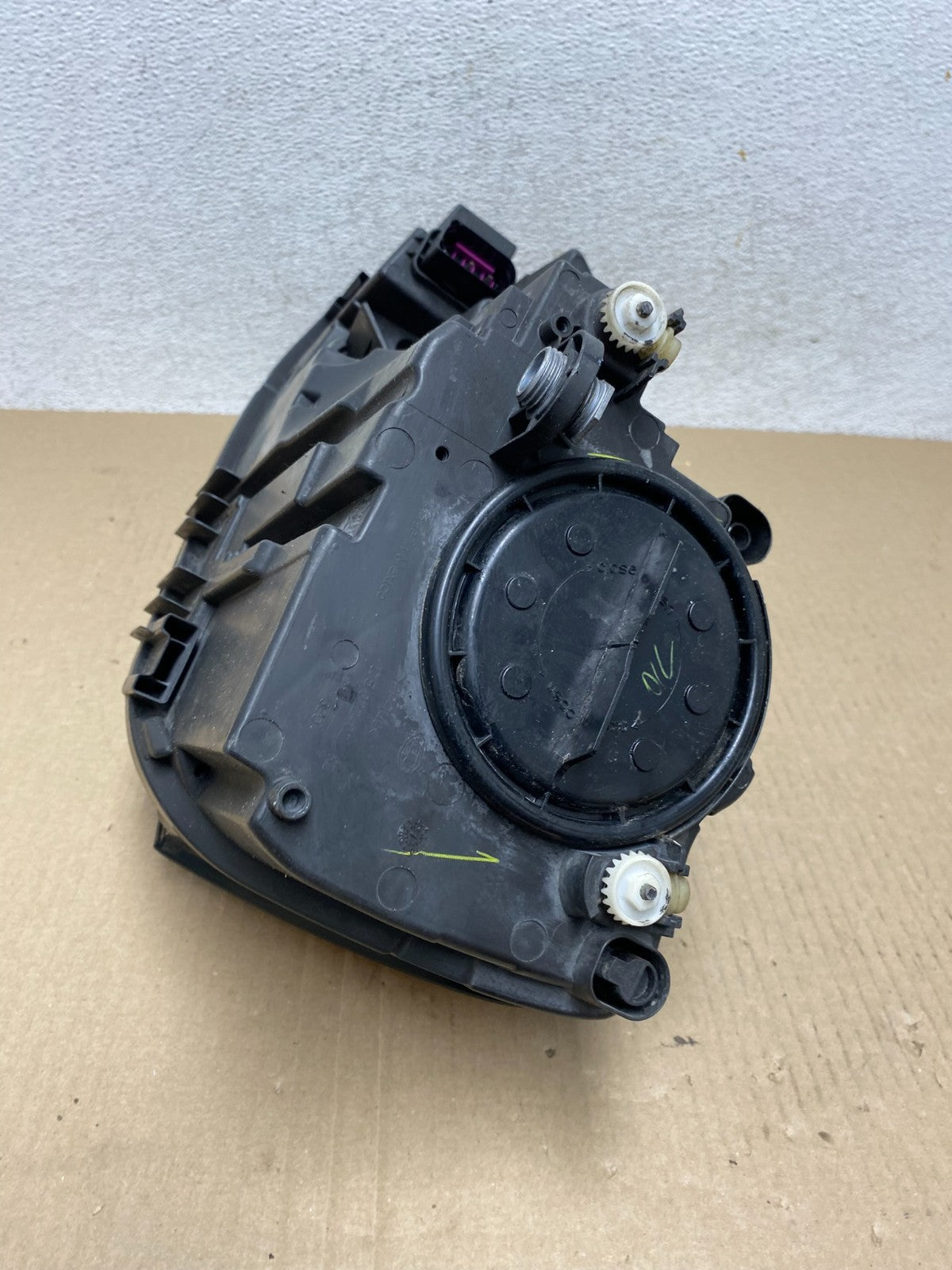 2011 to 2014 Volkswagen Jetta Right Passenger RH Headlight Halogen AF5836 DW6