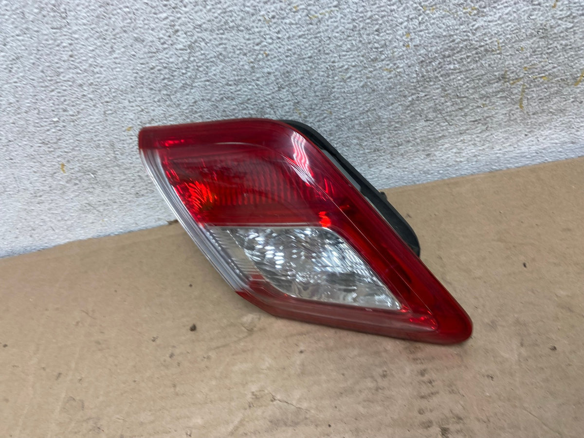 2010 - 2011 Toyota Camry Left Driver LH Side Inner Tail Light AH9504 LK1