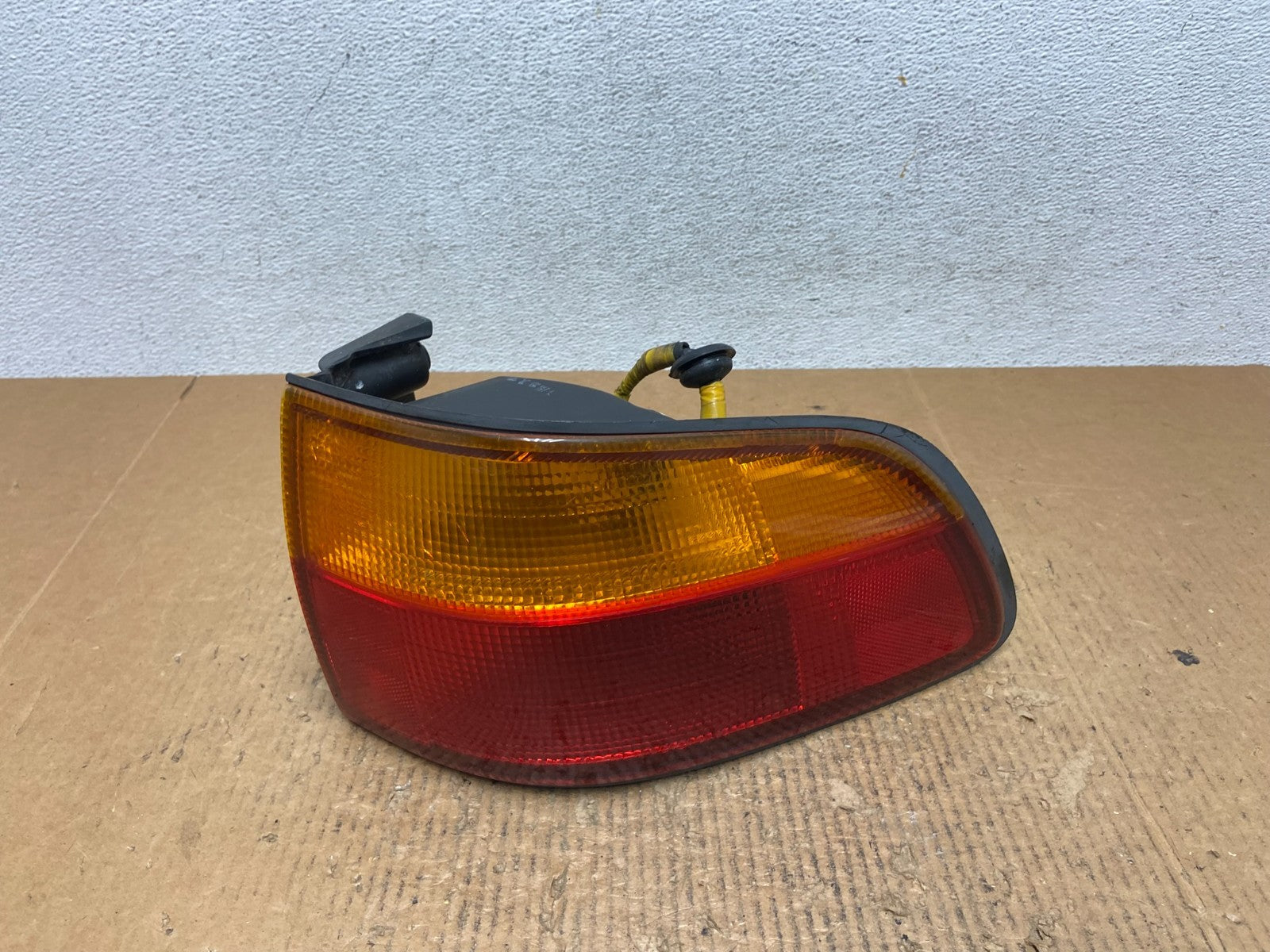 1998 1999 2000 Toyota Sienna Right Passenger Tail light AE2676 DW0