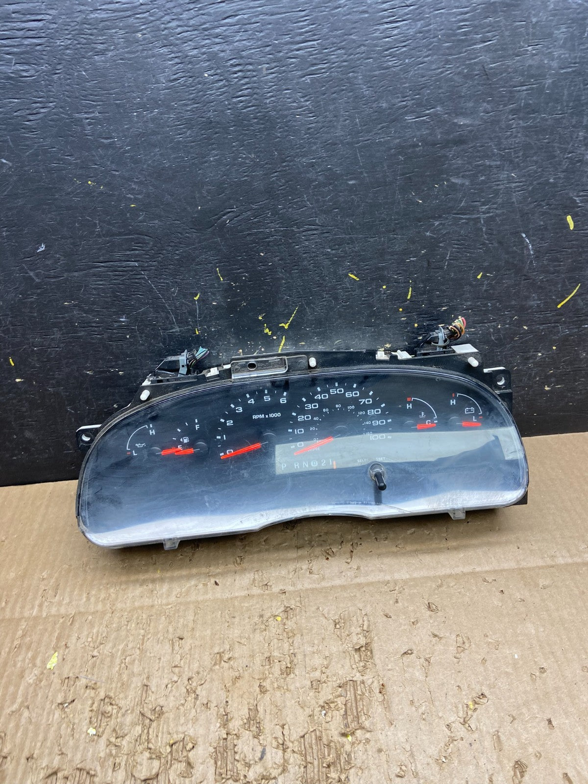 2006 Ford E350 Gauge Speedometer Cluster OEM v7841 DG0