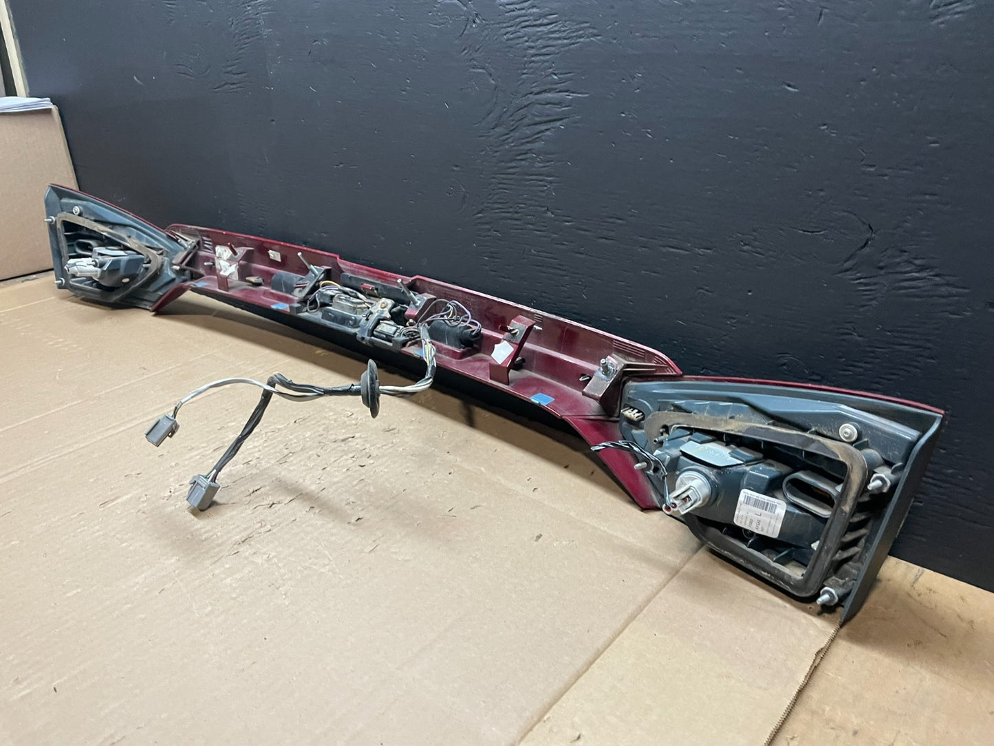 2017-2018 Ford Fusion Rear Trunk Trim Moulding Inner Tail Light Camera ab3238 DG6