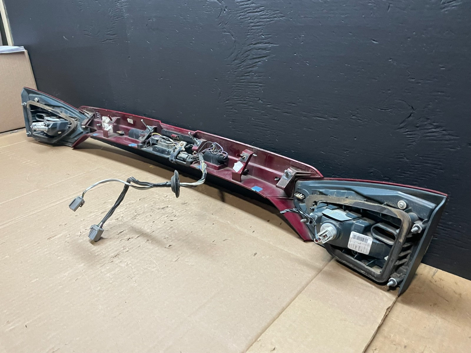 2017-2018 Ford Fusion Rear Trunk Trim Moulding Inner Tail Light Camera ab3238 DG6