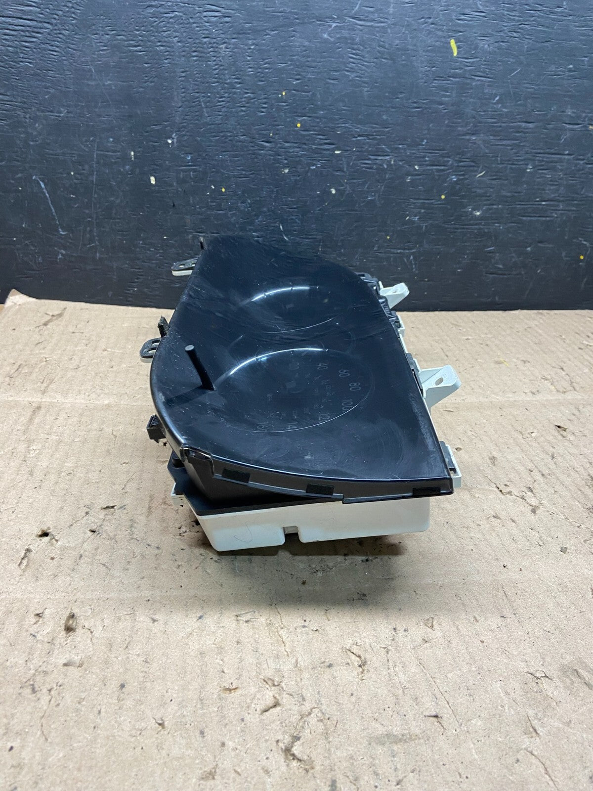 2005 to 2010 Toyota Avalon Cluster Speedometer L1803 PS3